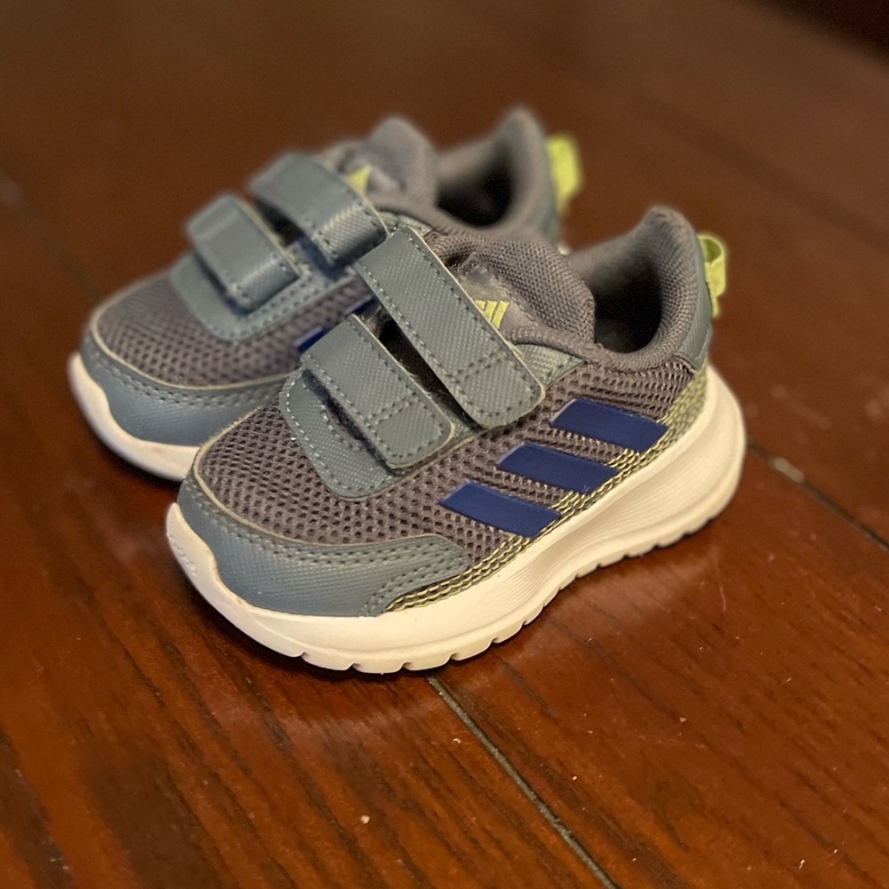 Adidas Sneakers